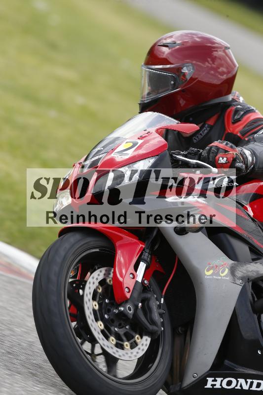 /Archiv-2025/09 22.04.2025 Cornu Master School ADR/rot-rouge/42